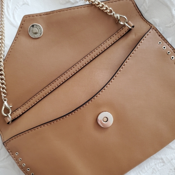 BRAND NEW Authentic Guess Clutch - Picture 3 of 6